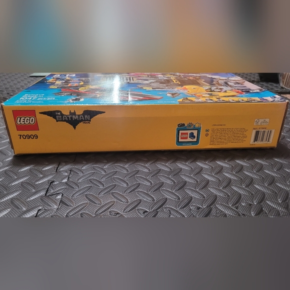 NEW- 2017 Lego Batman Break-in 70909 - Picture 7 of 9